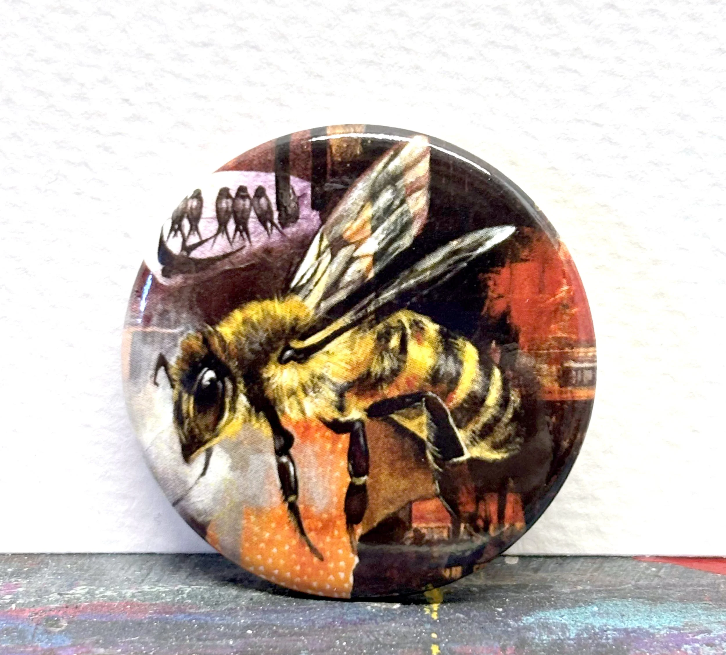"Bee" button pin