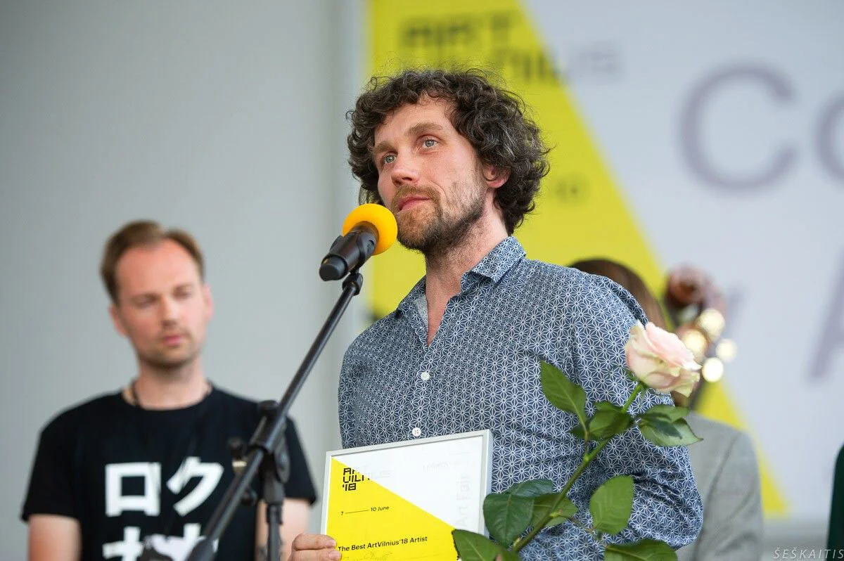  RECEIVING “THE BEST ARTIST OF THE SHOW AWARD”. 