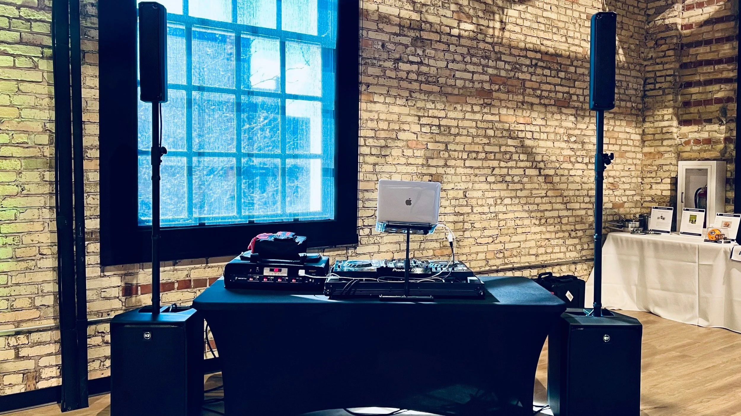 Dj Randy Professional DJ & Photo Booth Service