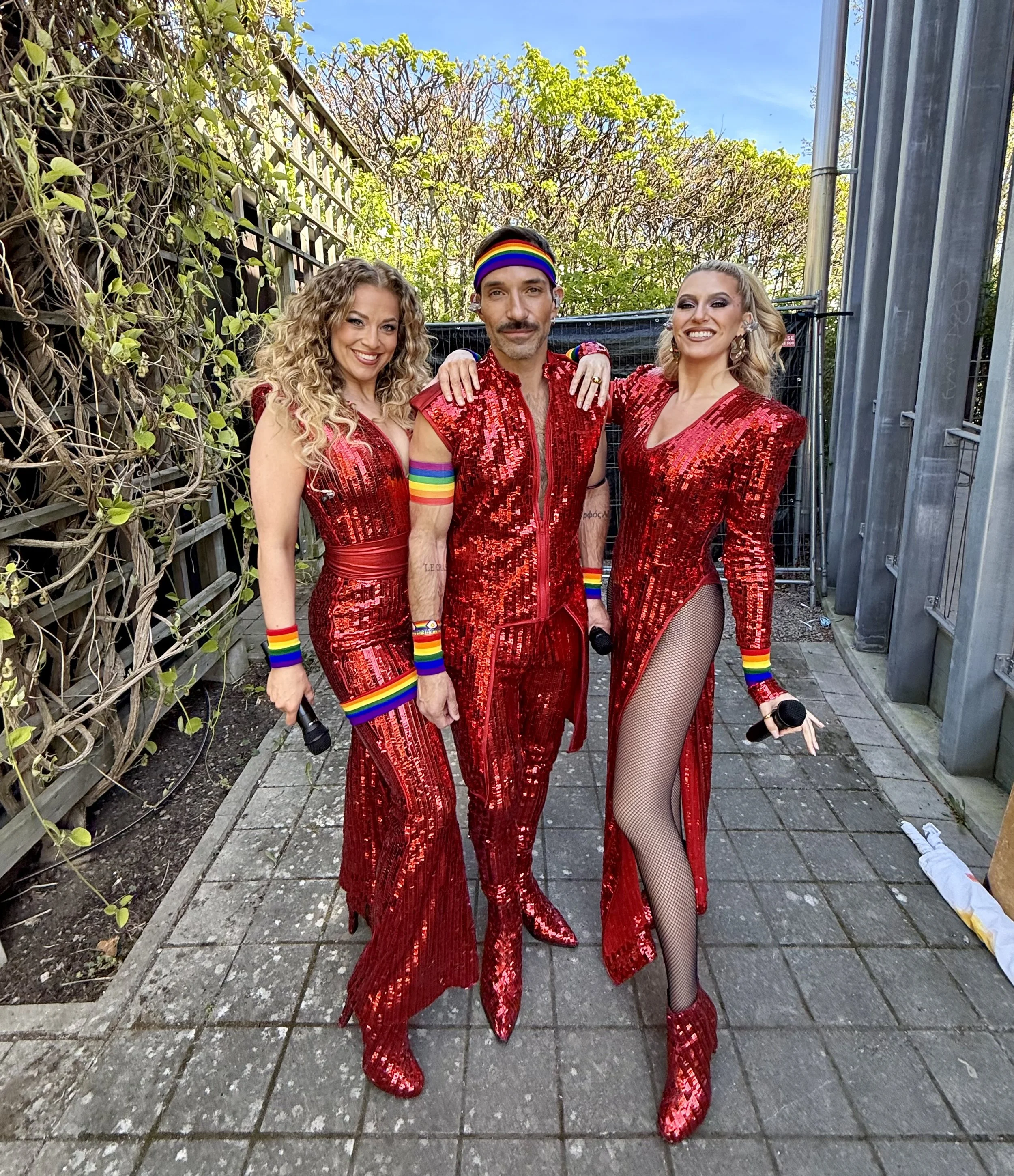 Le Crash i röda paljettkläder på Växjö pride 2026