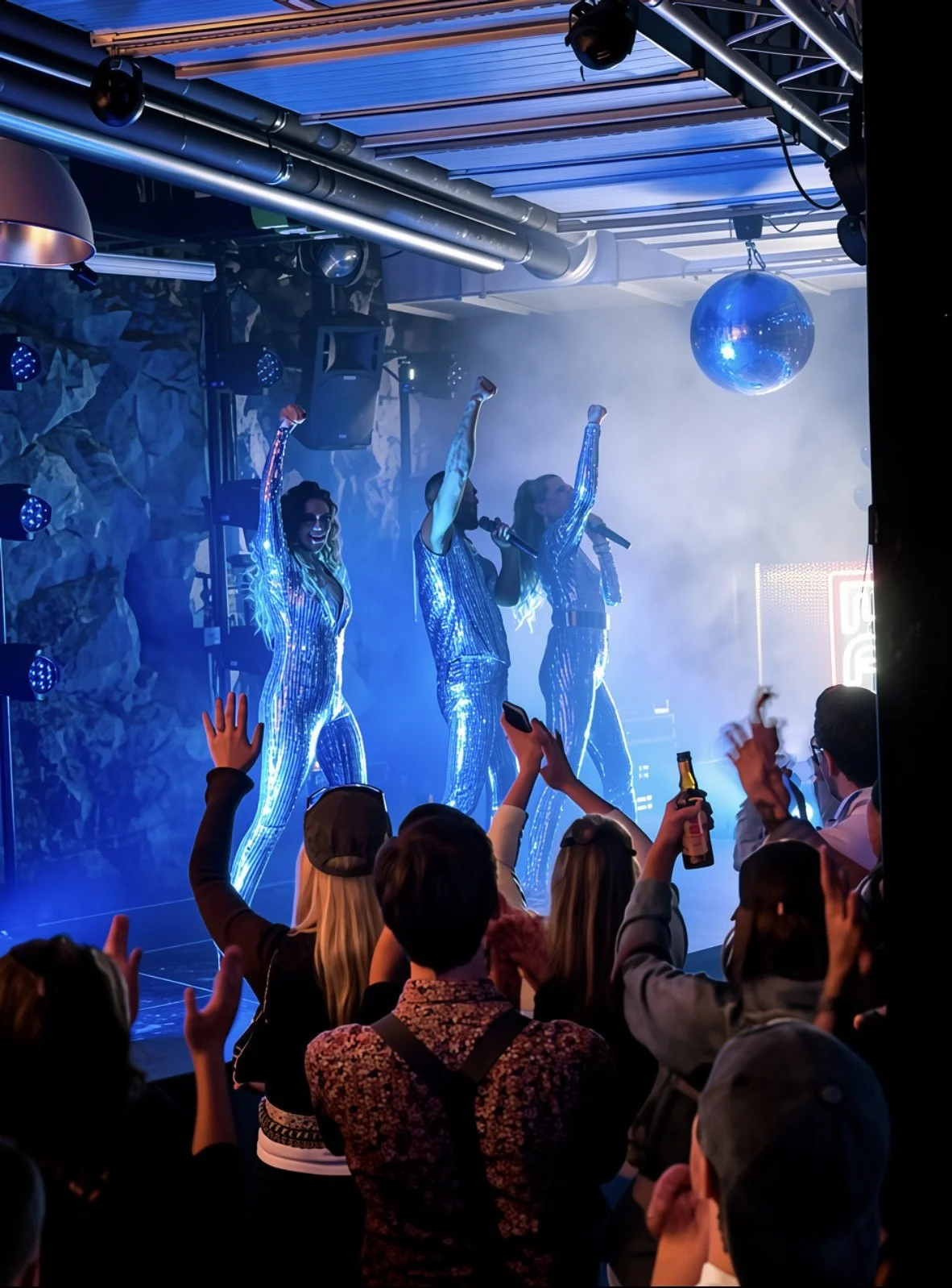 Le Crash uppträder på personalfest på Skyddsrummet Munchenbryggeriet