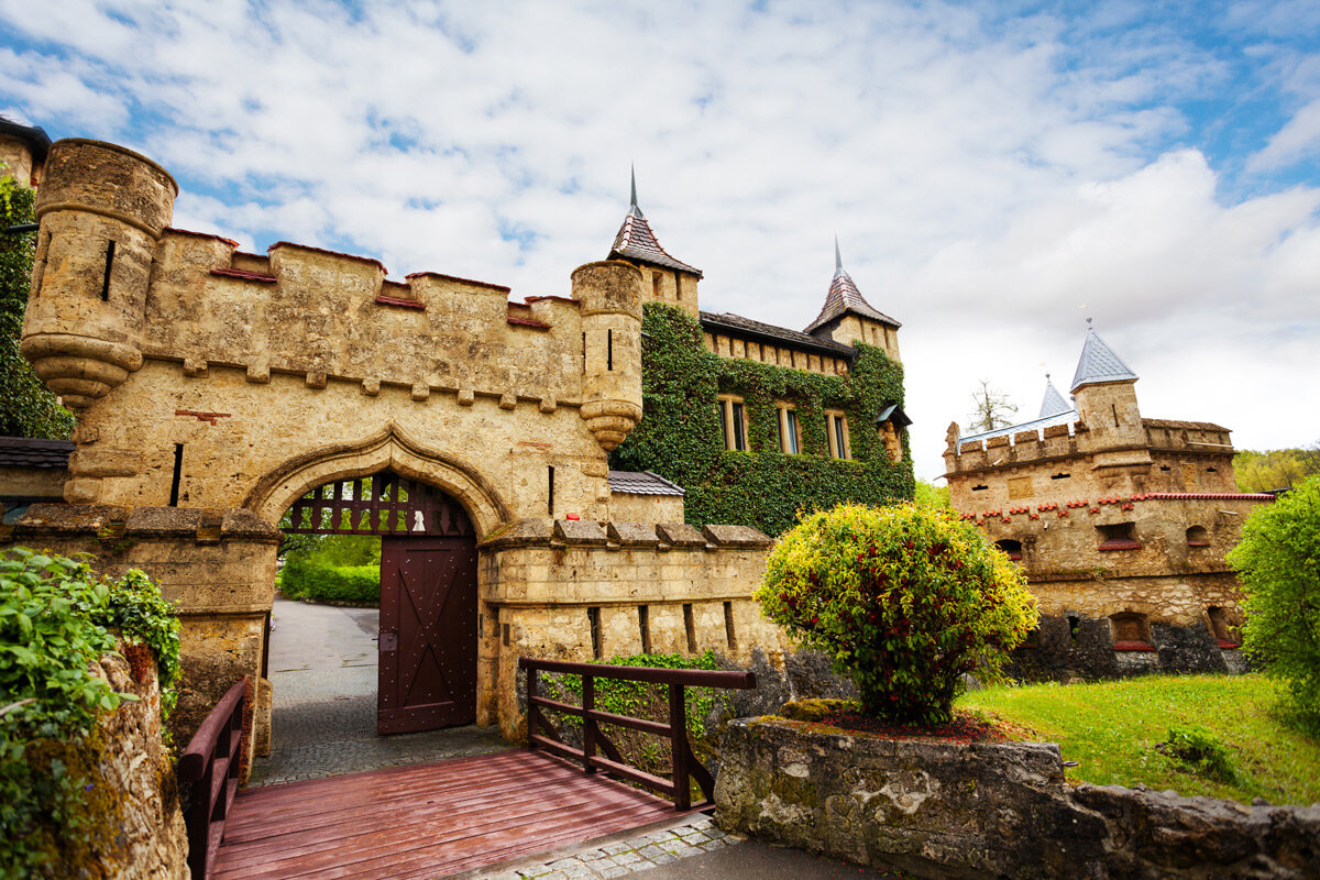 Castle-entrance.jpg