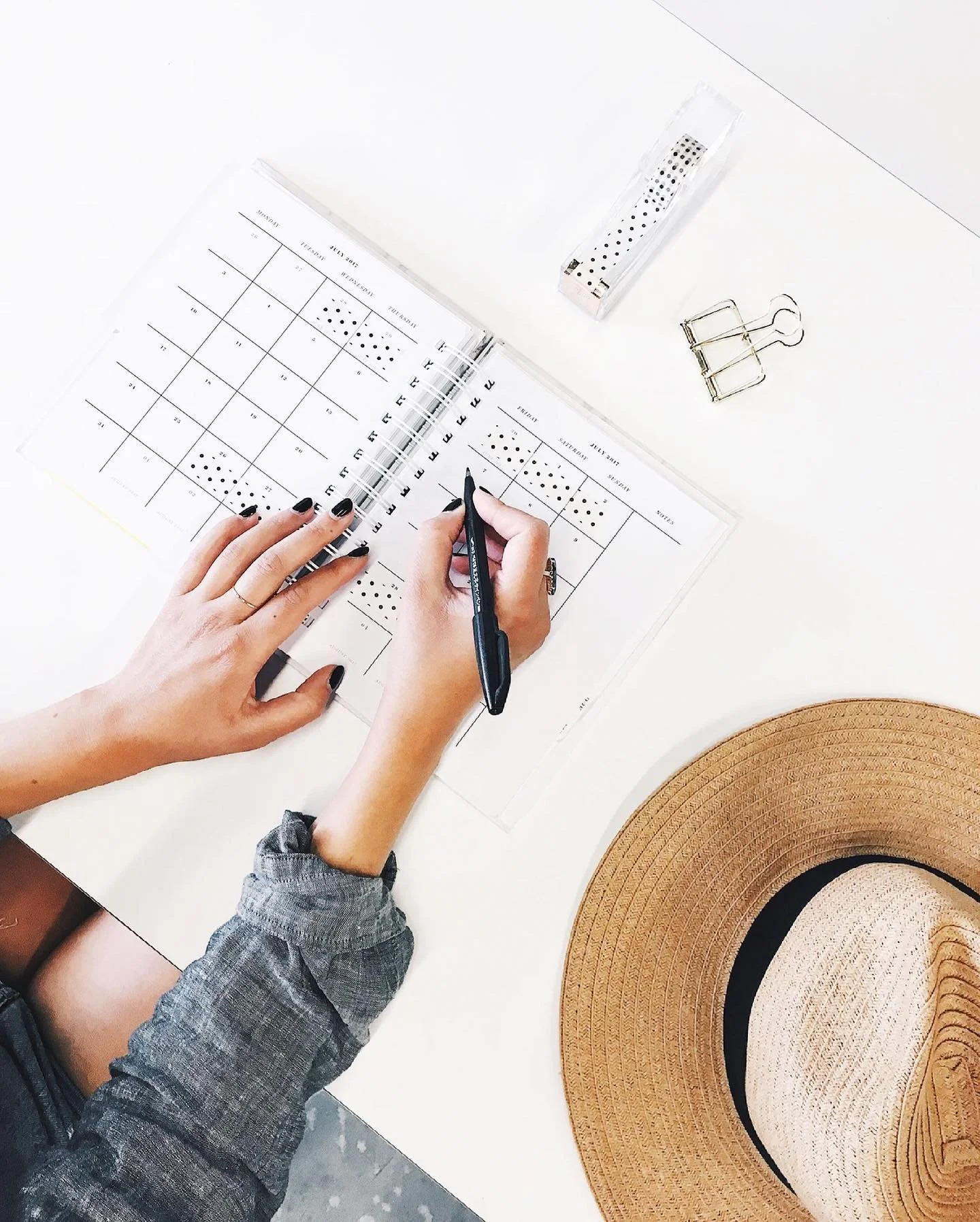 𝔽𝕣𝕖𝕤𝕙 𝕤𝕥𝕒𝕣𝕥 ✨ Each Monday, each day in fact: is an opportunity to work towards being the version of yourself you love.

That ties into creating a structure that helps you cadence your approach with positive 𝕙𝕒𝕓𝕚𝕥𝕤.

In the past two ep