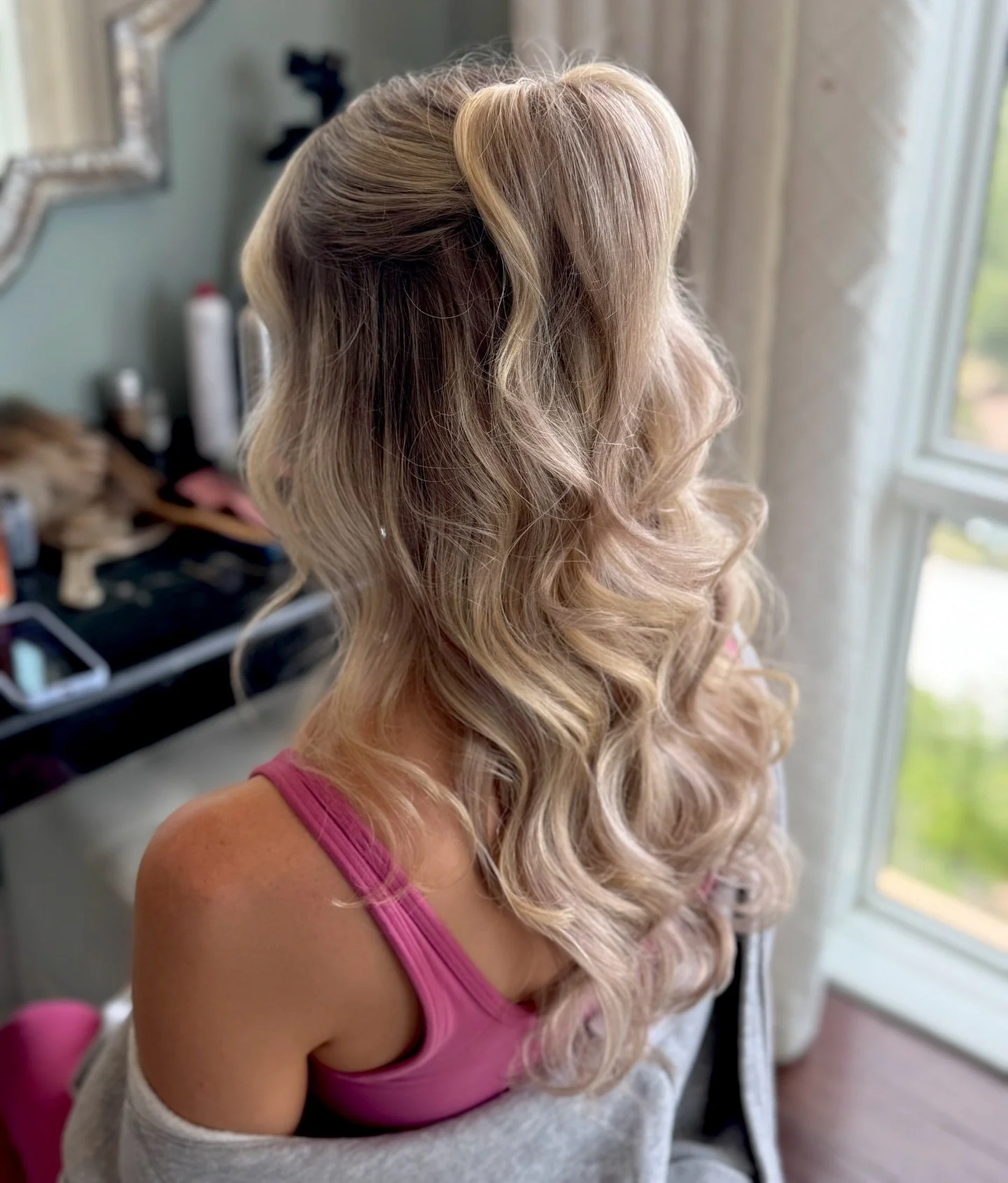 ✨Half-up glam pony magic ✨ Voluminous, flirty, and always a win for any bridal/party look!
.
.
#BridalHair #GlamPony #HalfUpHair #BridalStylist #WeddingHairInspo #SoftGlamHair #ColoradoBride #ColoradoWeddingHair #MakeupArtistColorado #BridalBeautyTea