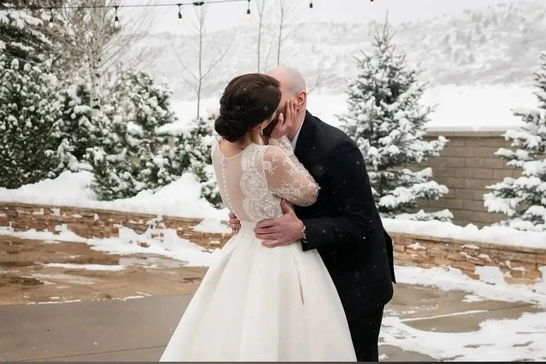 Quiet moments. Lace details. Forever love. 🤍
.
.
#MFbeauty #coloradobride #2025bride #winterwedding #bridalbeauty #TimelessBride
#SoftGlamBride #NaturalBridalMakeup
#BridalHairAndMakeup #WeddingDayBeauty
#BrideStyle #lacebride #modernbride #weddingi