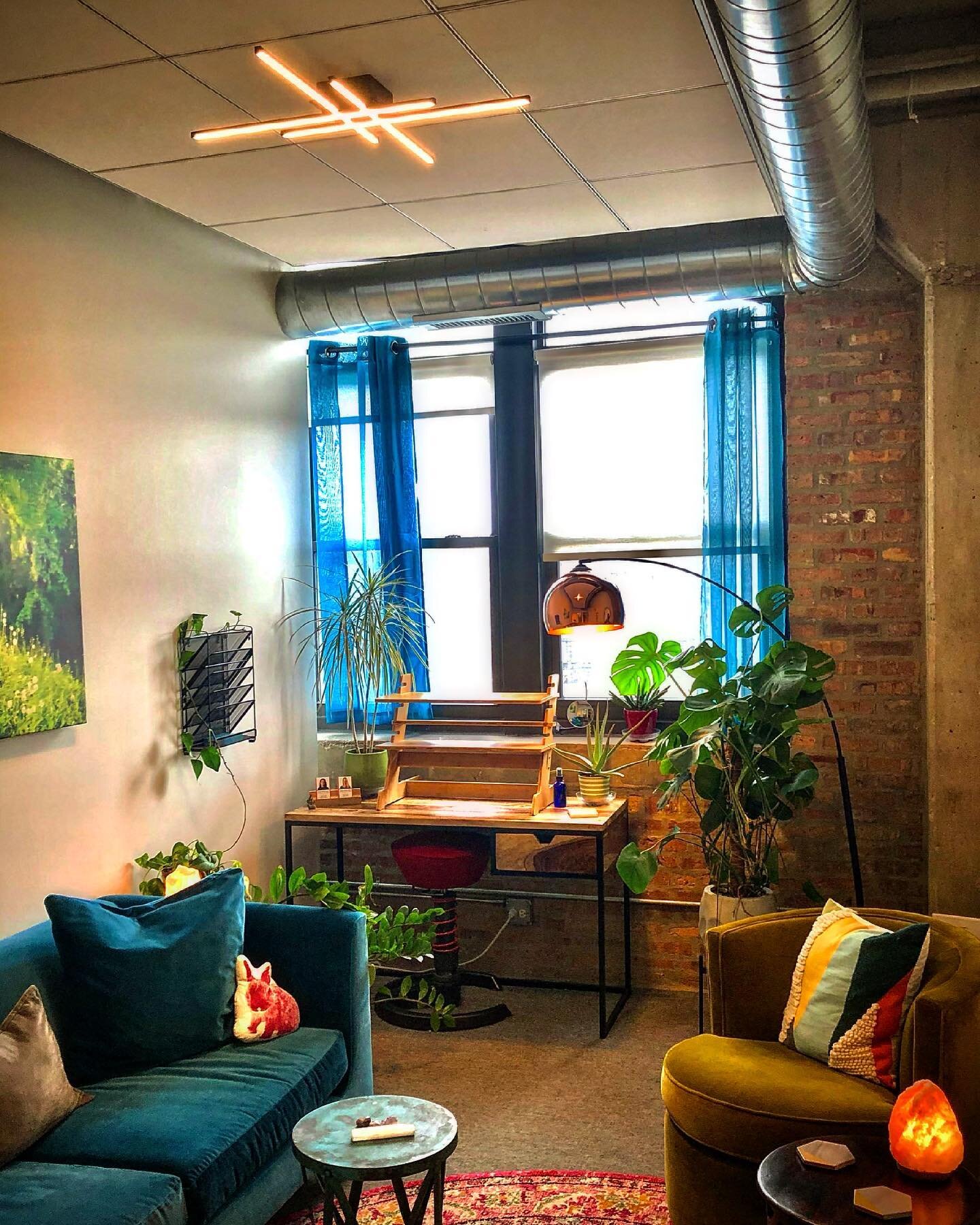 Lighting upgrade! 🤩

Are you ready to feel empowered in your space?

#fengshui #fengshuilifestyle #fengshuiconsultant #fengshuiconsulting #lifecoachforwomen #businessconsultant #empoweringwomen #officedesign #therapyoffice #chicagooffice