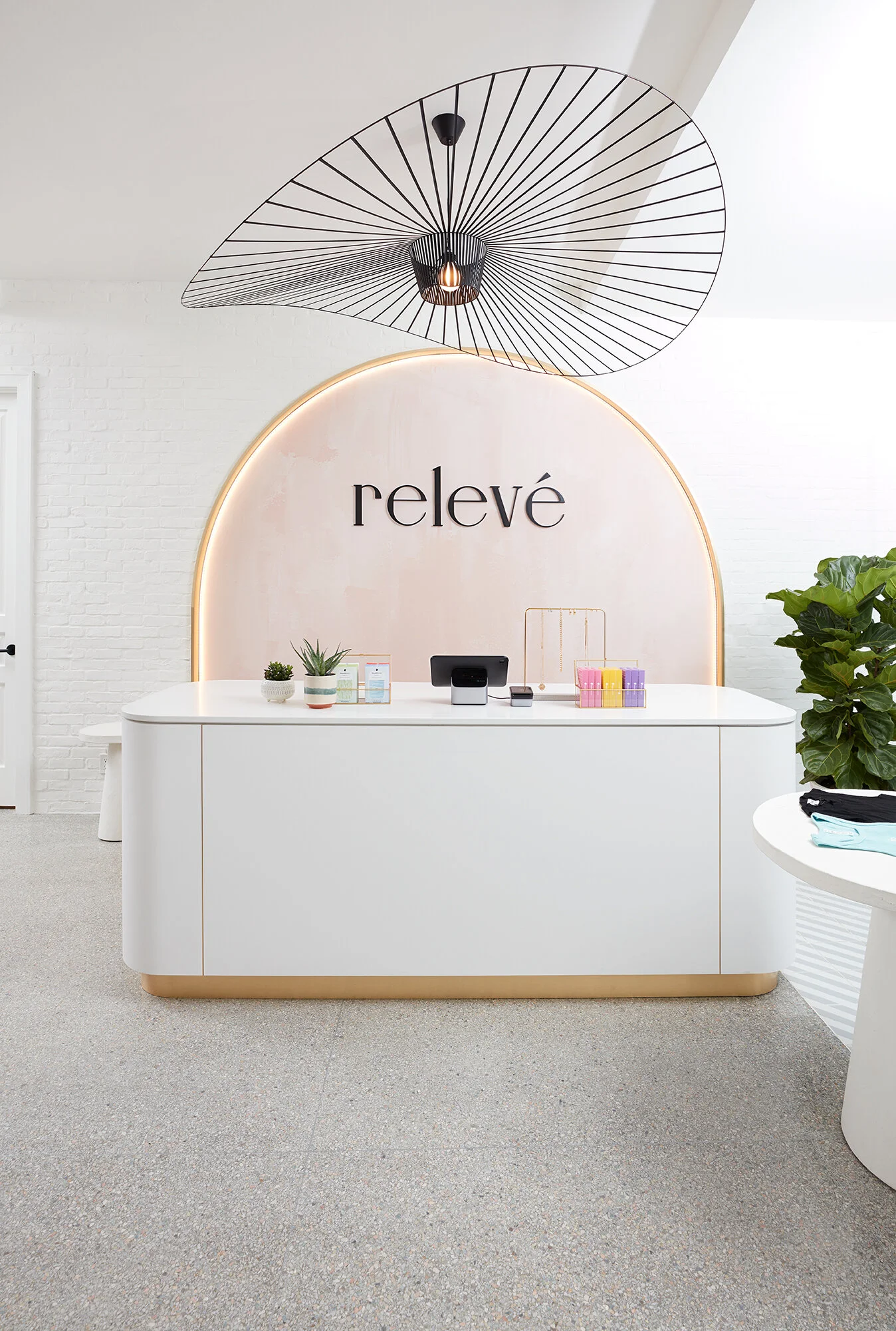 210328-MHOUSE_FrontCash_01 1.jpg