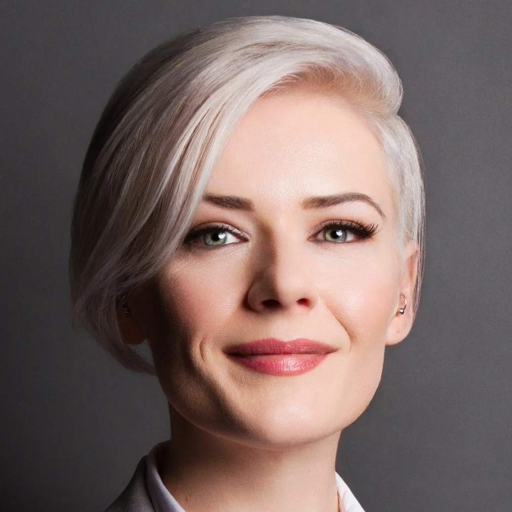 leah bush headshot.jpg