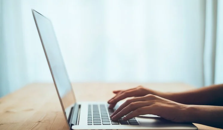 Supporting Students in Virtual Learning Environments