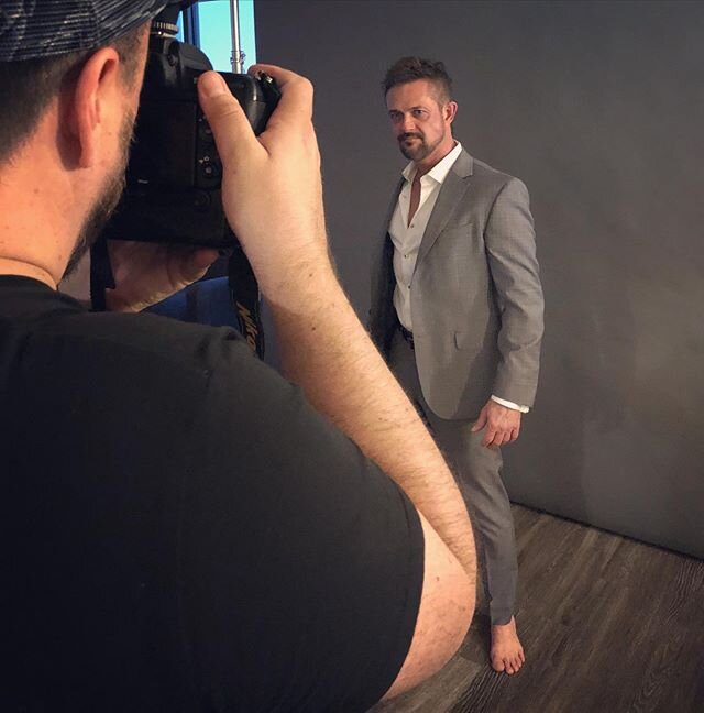 Something&rsquo;s coming. #modernmusicmasters is bringing VocalEdge&rsquo;s progressive singing technique to the world. And I got a new suit. Couldn&rsquo;t afford shoes. &bull;
&bull;
&bull;
&bull;
&bull;
#blackbirdstudios #tedbaker #allenclarkphoto
