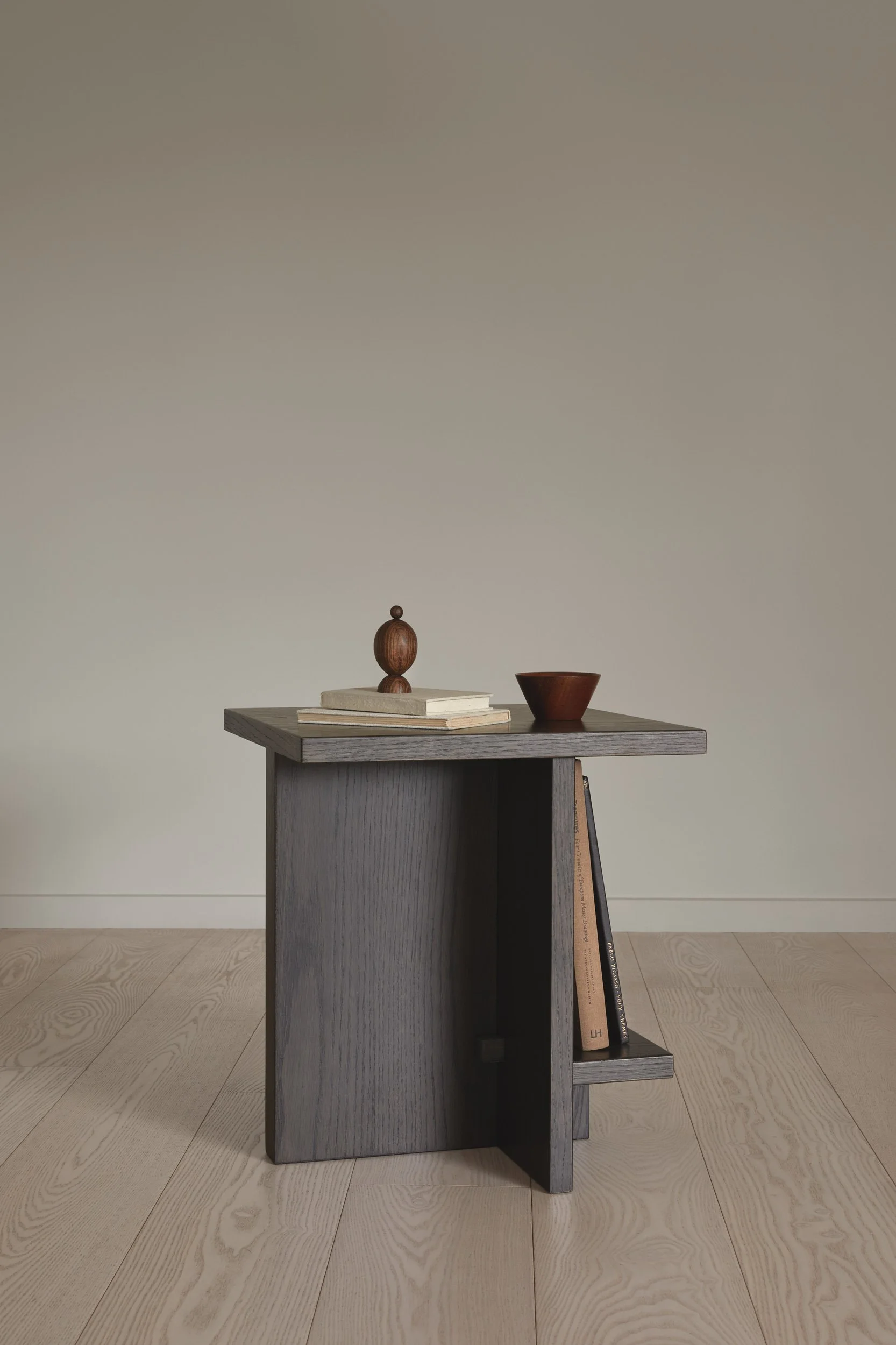 VERTONE_Aperture-Side-Table_Smoked-Oak_03.jpg