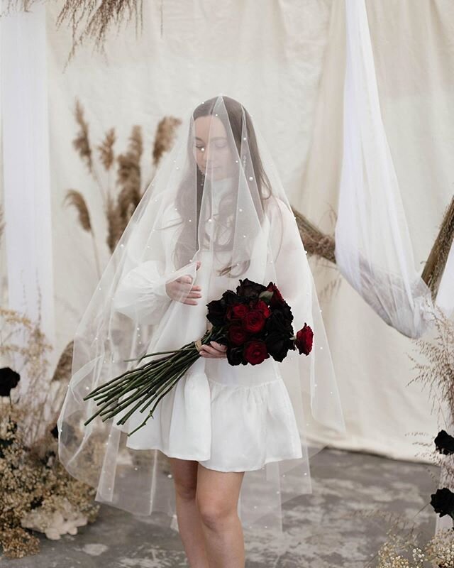 I really really REALLY love this shot. Insta sometimes takes a back seat because I&rsquo;m putting clients first and making their wedding flower dreams come true 🌾🥀 Styling @popupplanningco 
Gown + Veil @harriettegordon 
Accessories @atelierongeorg