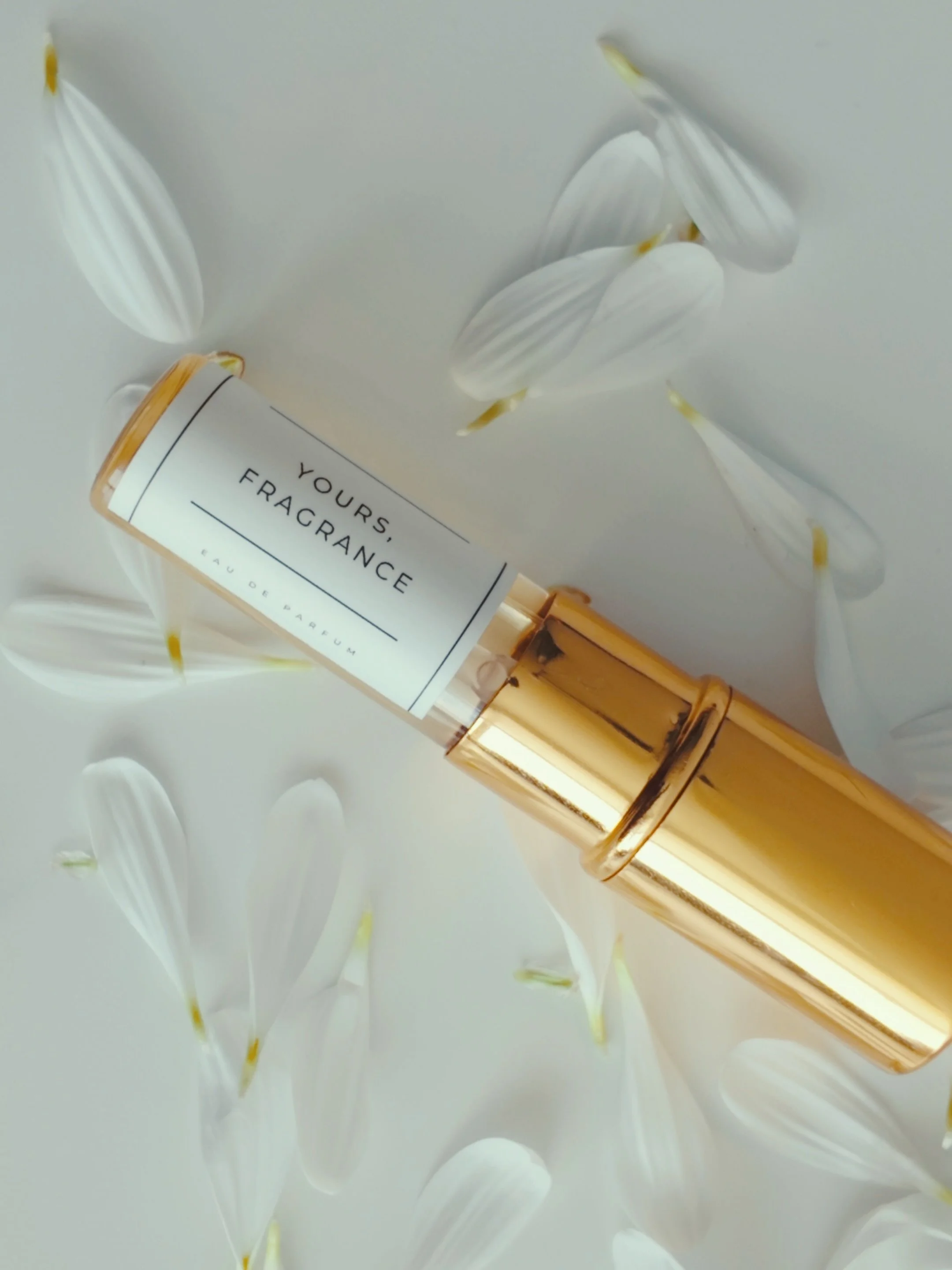 Have you smelt Yours, yet? You need to run not walk. 

This scent is blended so vibrantly with the softest florals you can think of. Jasmine&hellip;Rose&hellip;Vanilla 🥰

📸 @noellecleslie 

Shop the scent 👉🏾 [Link in Bio]

#SOTD #SignatureScentsB