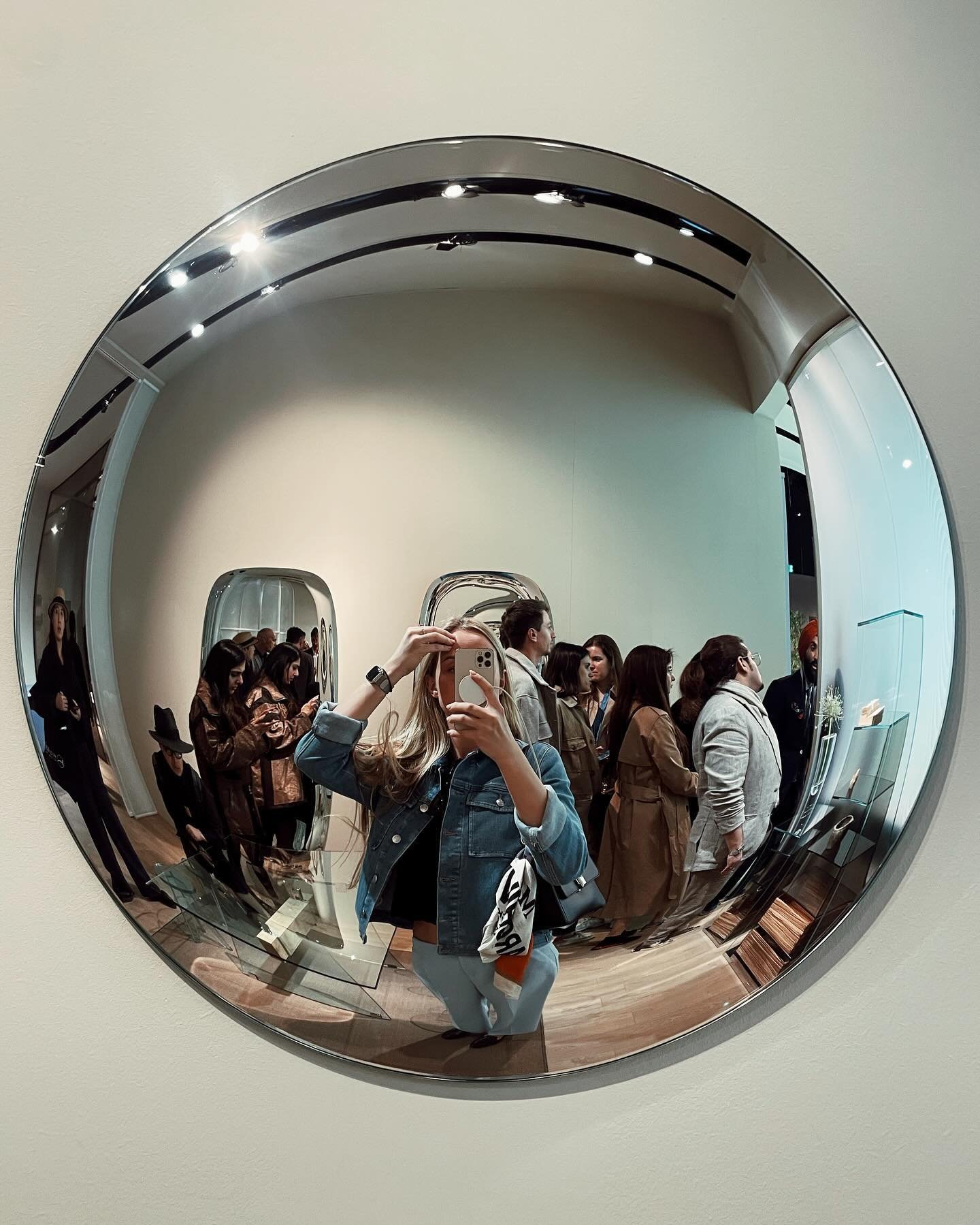 🫣 mirror in Milan