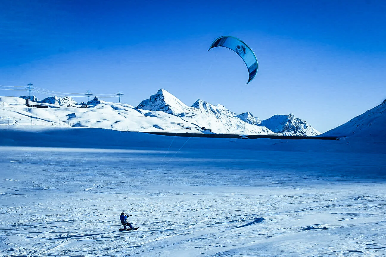 Snowkiting in the Swiss Alps 