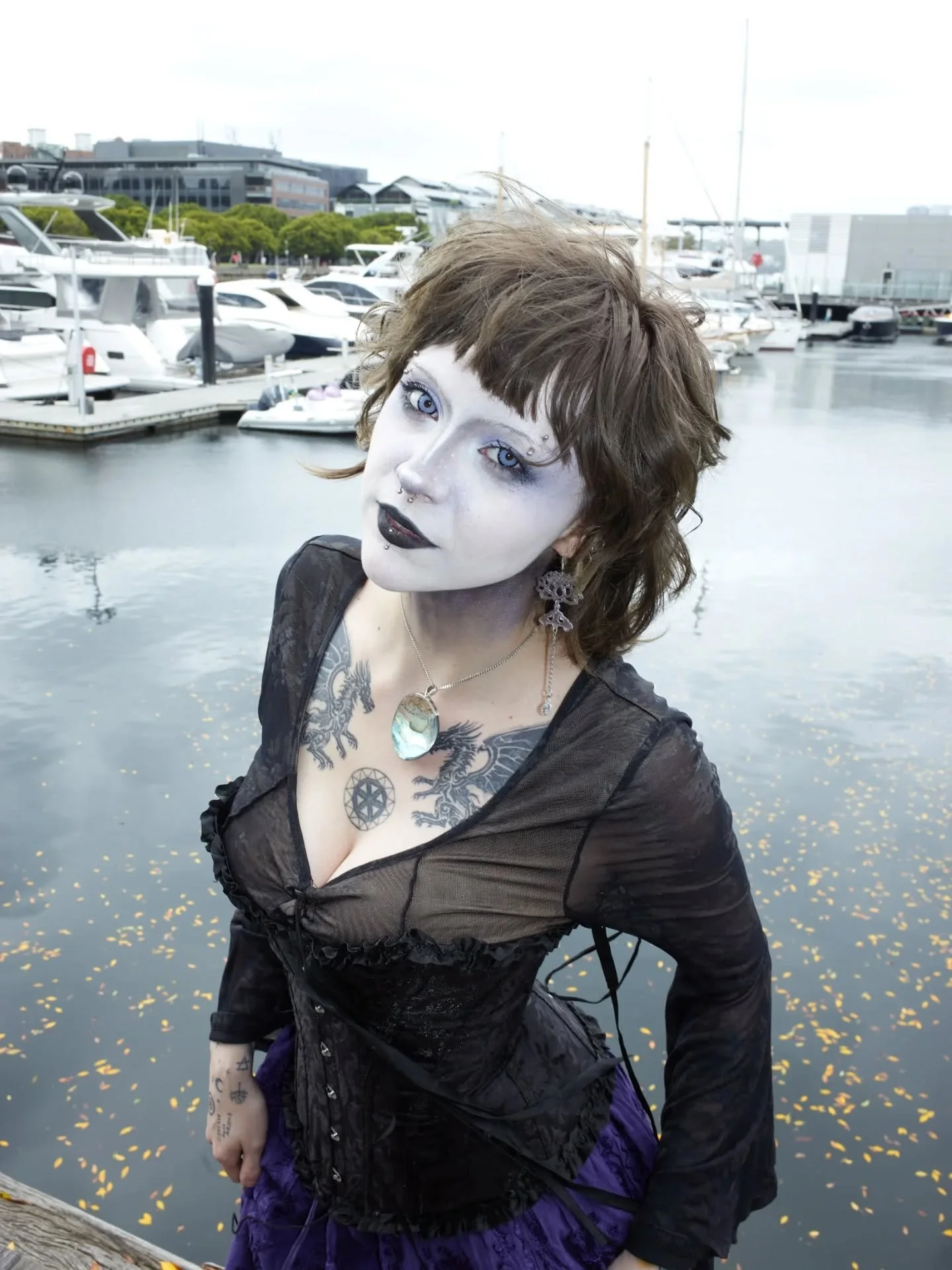 vol. 01 &ndash; @szkarza

I met Szkar back on Halloween at the Union Hotel. I saw her doing freestyle singing that night. We finally crossed paths again after three full months. We chatted for a bit by the water in Darling Harbour. It was quite windy