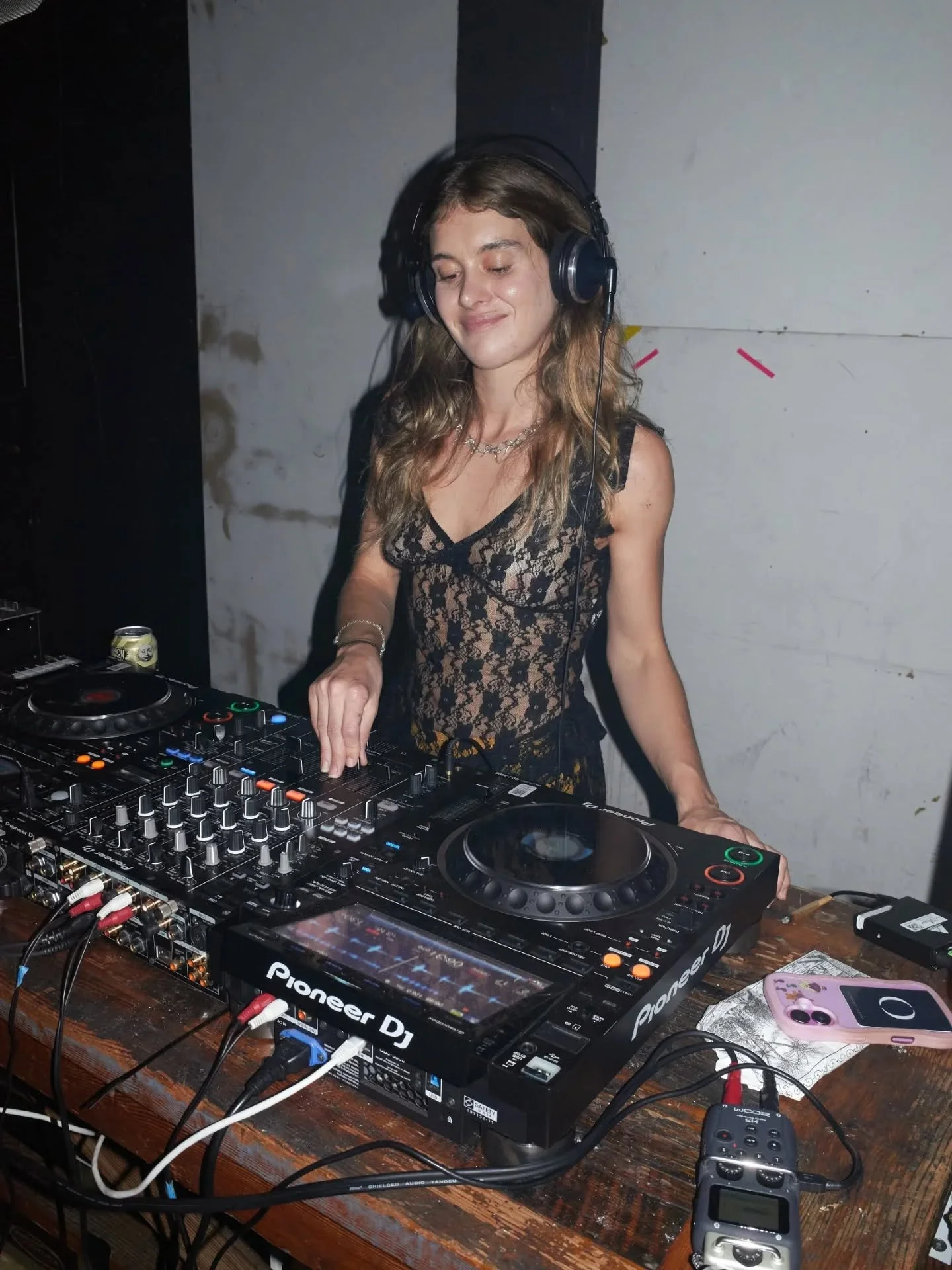 vol 01 - @parallel_syd

Was there to see @ari_kiko