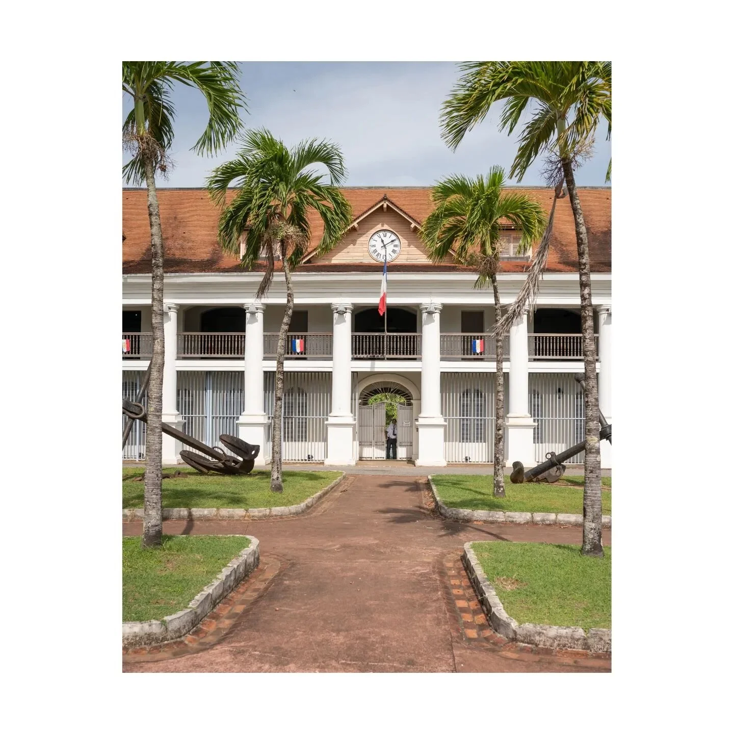 One of my favourites from French Guiana, and still the only one i have hung up on my wall at home. Pictured is a guard looking through a gate at the archive territoriales de Guyane in Cayenne... And a little dragonfly!