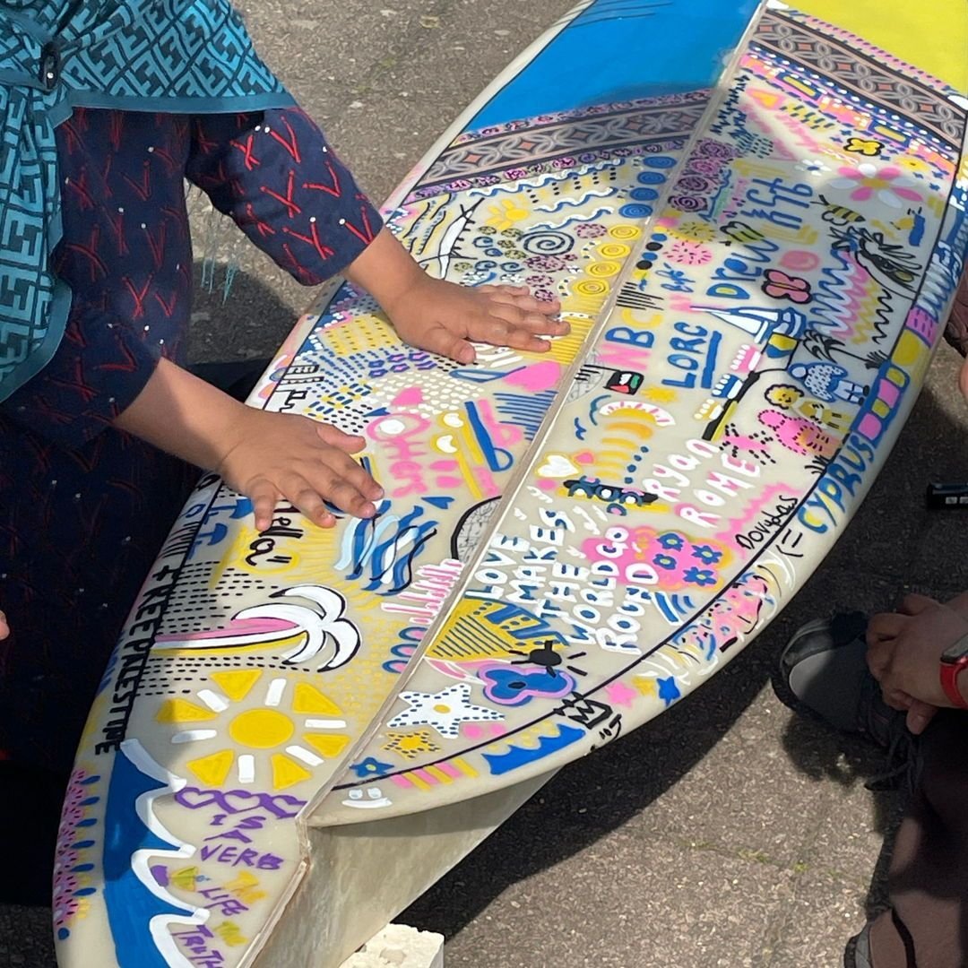 Surfboard Bench
@londonfestivalofarchitecture Perches and Pews competition winner

Design by Northbound Collective
Location: Royal Docks, London, UK

Makers: @marccowan and Chris

Materials include: Up-cycled Surfboard, origins hand-made in New Zeala