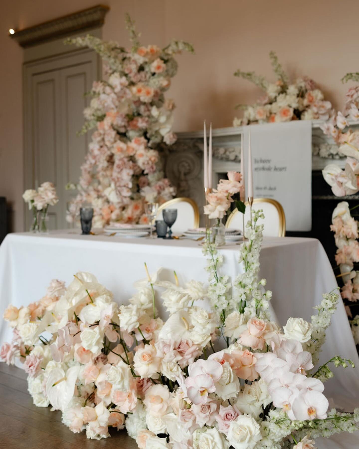 Goodnight sweetheart // Delight in the romance of a sweetheart table at your wedding. This intimate setup isn&rsquo;t just about luxury; it&rsquo;s about creating a little haven for you and your love to share special moments amidst the grand celebrat