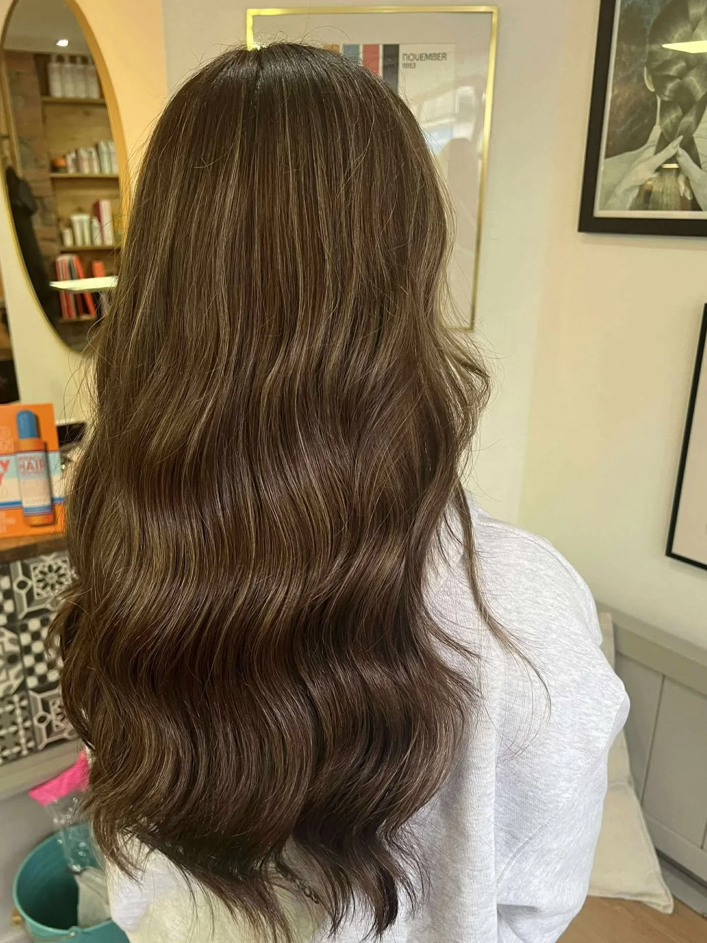 Glossy natural looking brunette colour with some fine 
foils that catch the light beautifully 🤎💛

Hair by Katy

#veganhaircolor