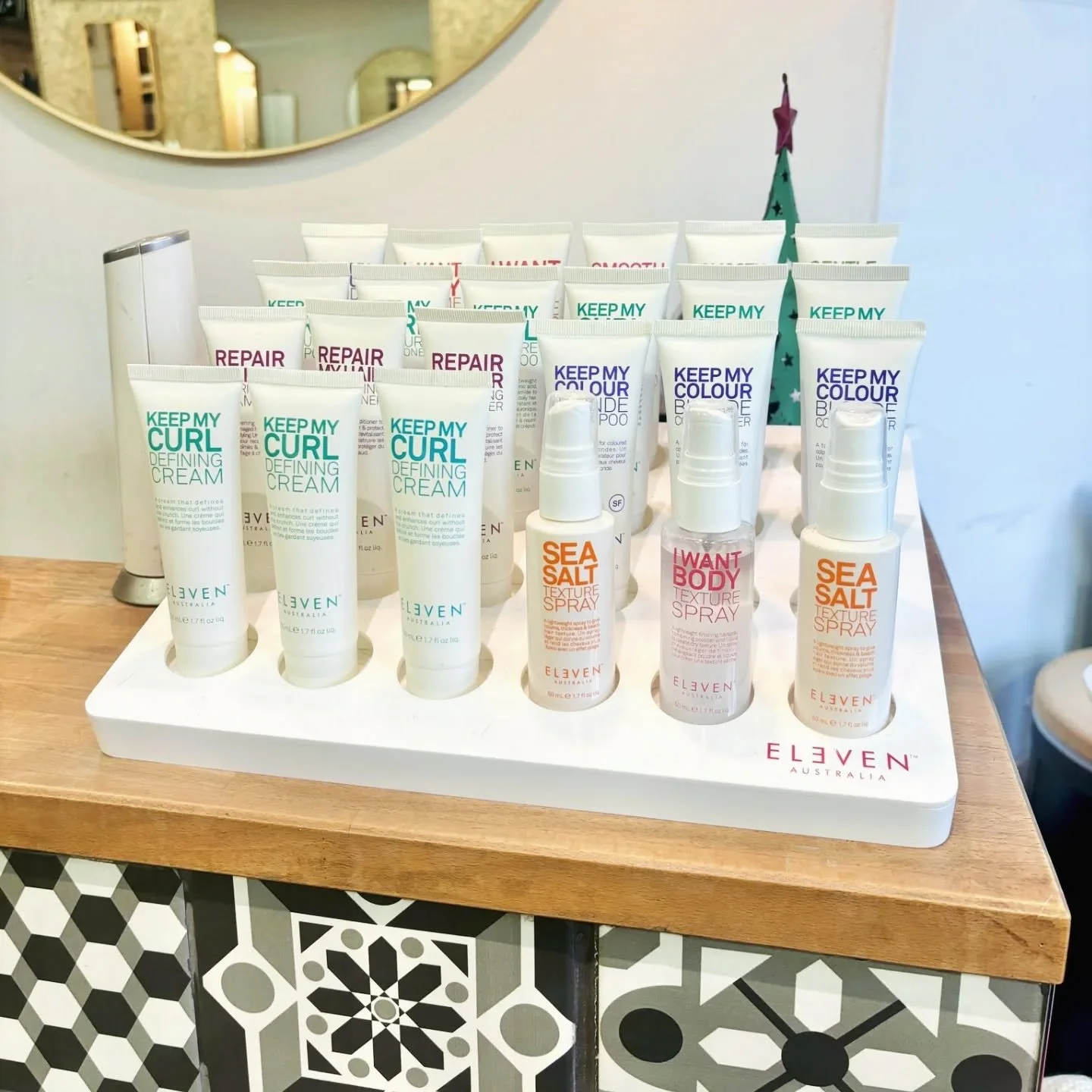 Amazing new christmas deal 😍 Buy 3 of our mini products and get a free @elevenaustralia_uk washbag and a set of lovely setting clips ! 💫💫

3 products will be less than &pound;20 😲

We have 2 navy and 2 coral washbags up for grabs, each with two s