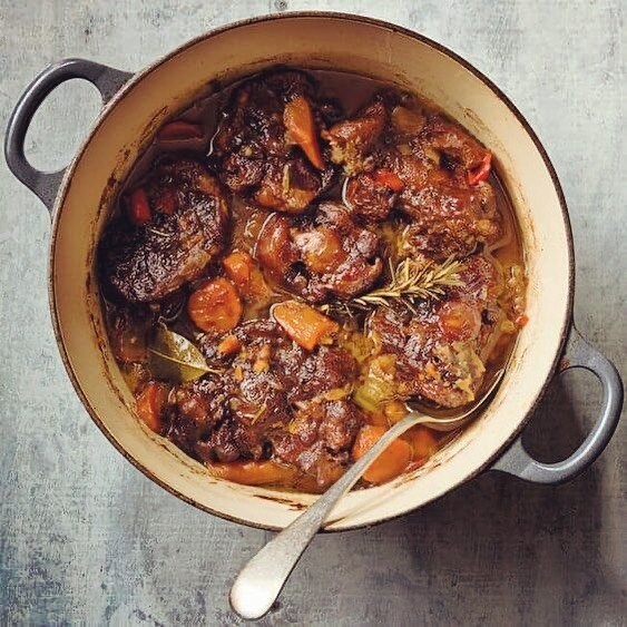 Our slow cooked wholesome oxtail is our delicious frozen dish of the week. Best served with mash and a glass of red. 🍷Free delivery to Cape Town every Tuesday. See bio 👆 to order. -
-
-
#oxtail 
#winterstew 
#soulfood 
#frozenfood 
#takeawayscapeto