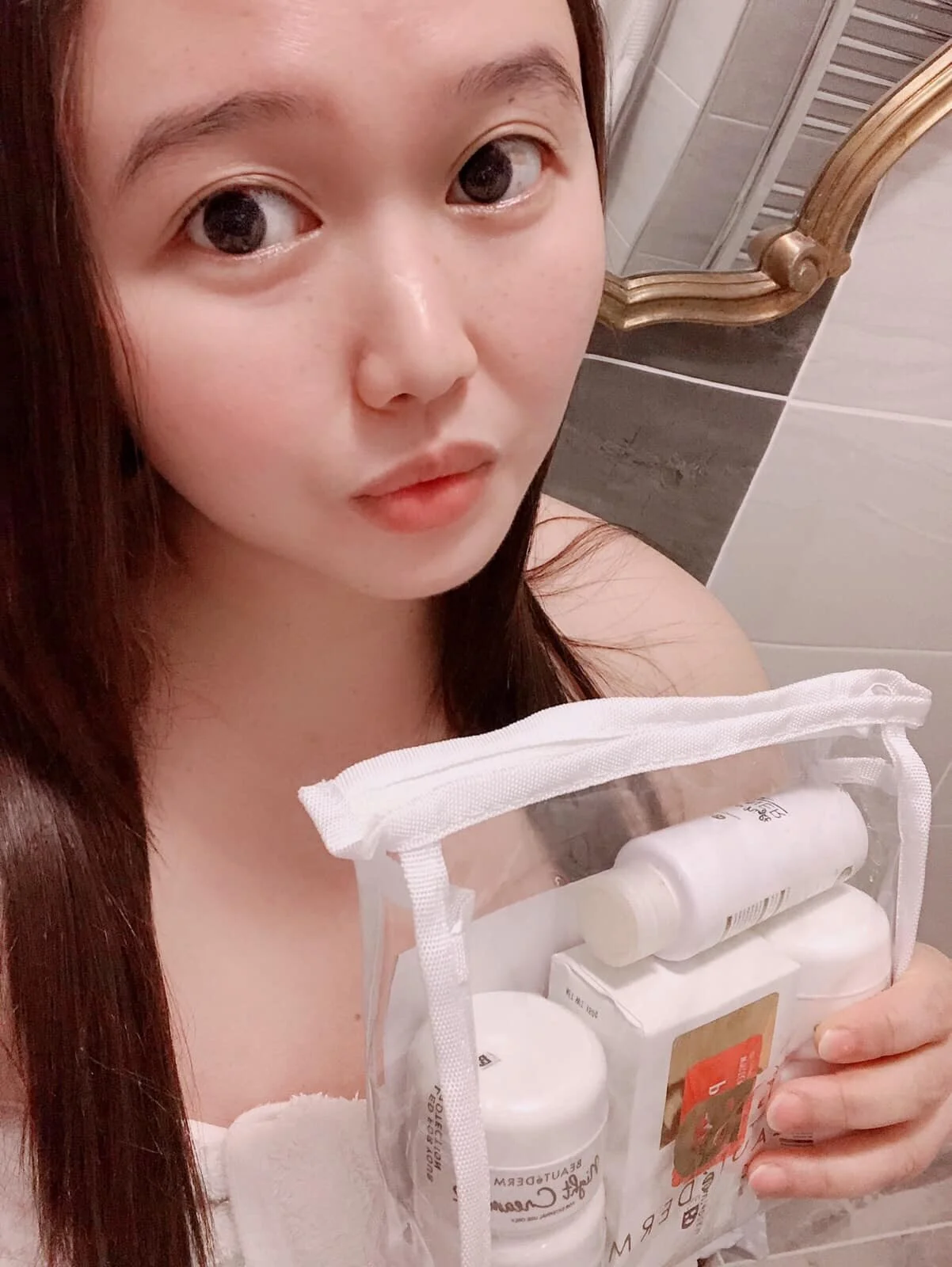 4DFAD8E5-F133-48B8-A01C-9E7DC9AA2163