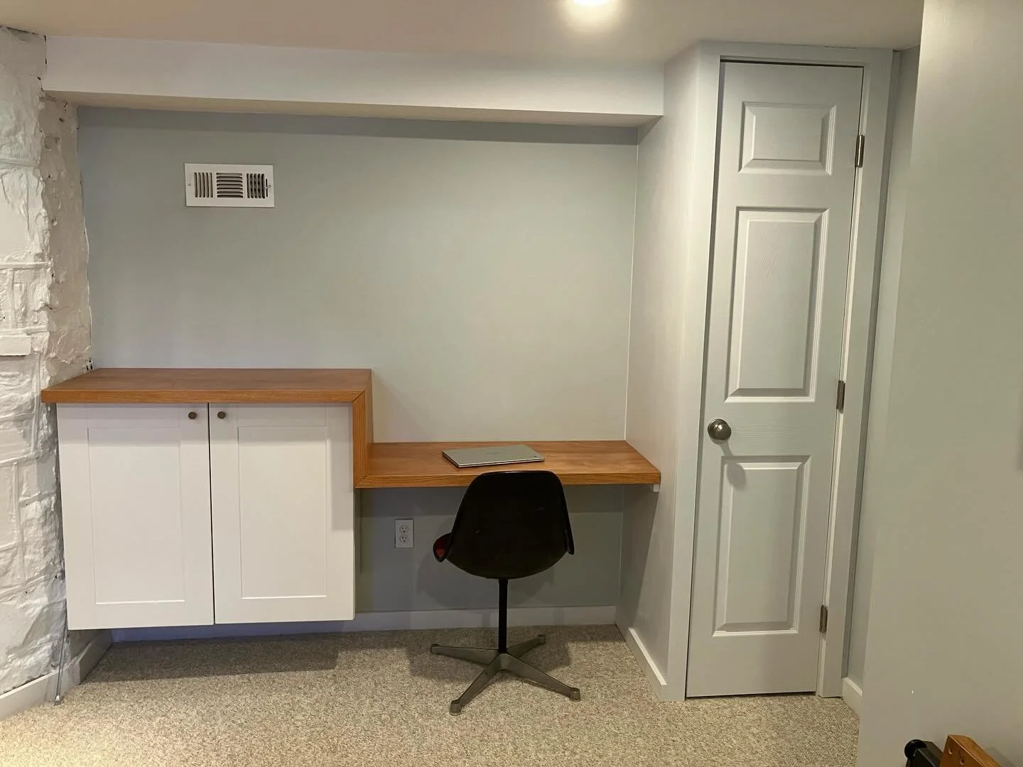 New year, new work area. Built in function for a standing desk area, standard sitting desk area, and closet/cabinets for storage.  This design makes use of every inch!

#urbanrowdesign #residentialrenovation #smallspaceliving