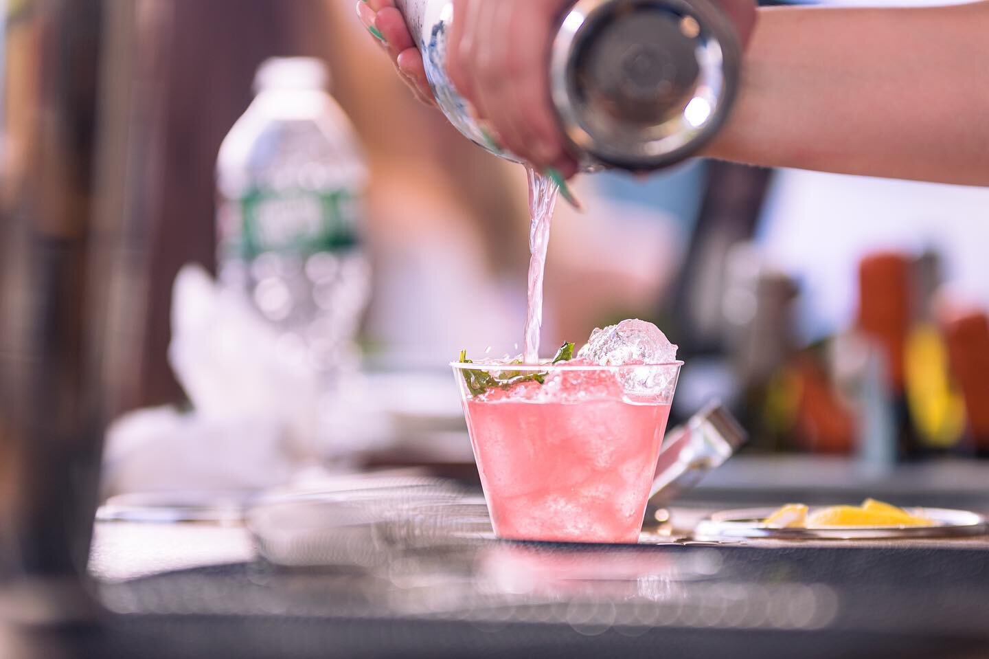 We love serving up refreshing cocktails at your events! 🏸🍹

#cocktailsandmixology #cocktailsofinstagram #cocktails🍹