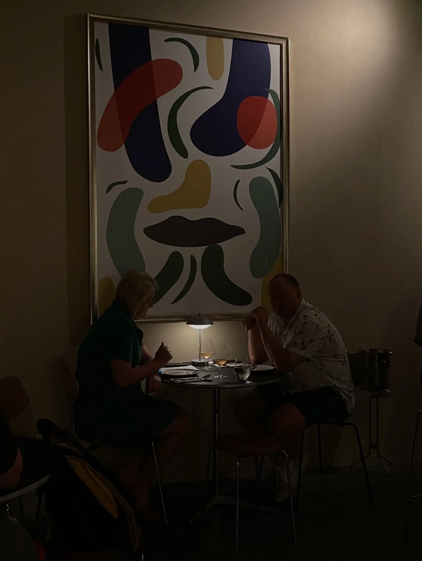 The newly opened @r_evolution.sg has quickly become a go-to spot for those seeking a delightful experience with natural wines and a thoughtfully curated menu. From the moment I stepped in, I was impressed by the simple yet cool ambiance that sets the