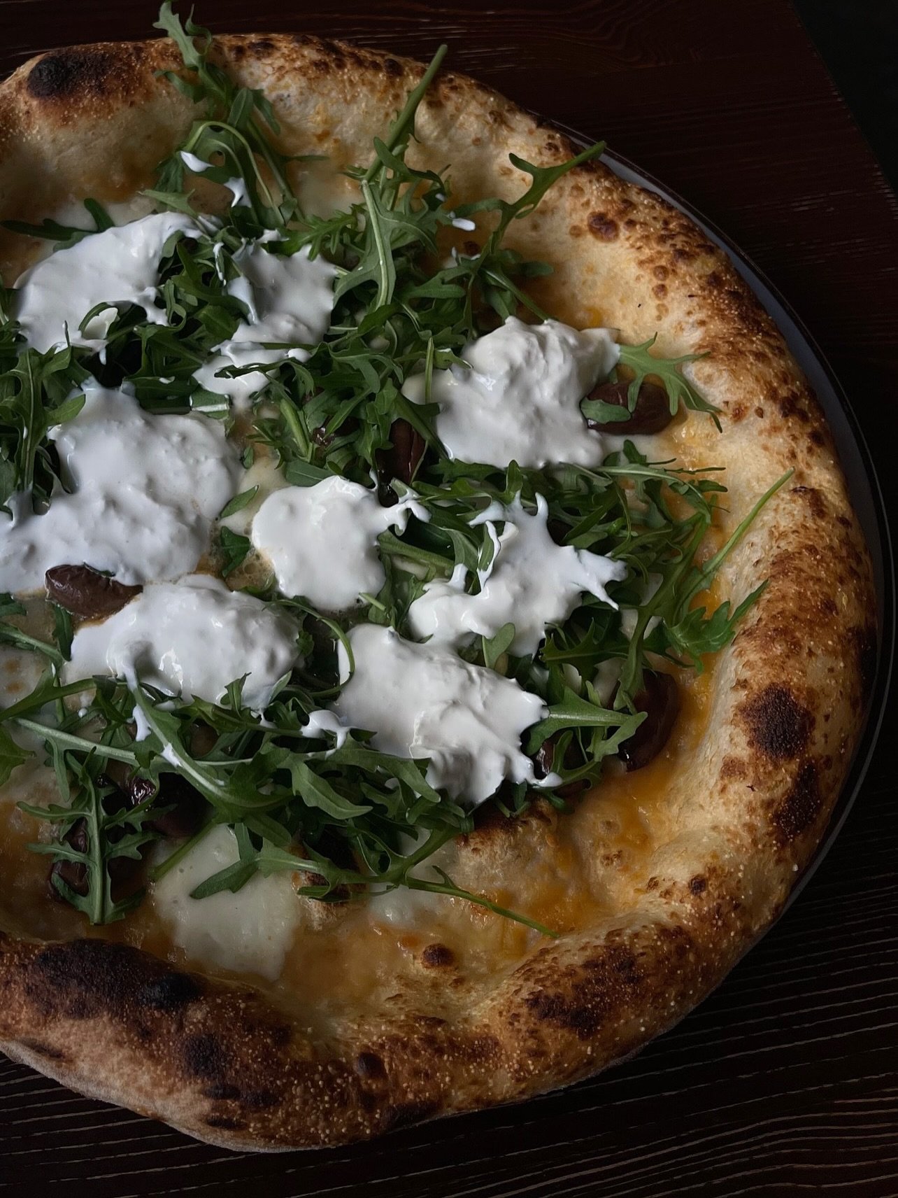 While Milan is renowned for its pizza, @maniinpastagroup takes this classic dish to an exceptional level. Nestled in a quiet neighborhood away from the bustling city, this restaurant offers not just a meal, but an inviting experience marked by great 