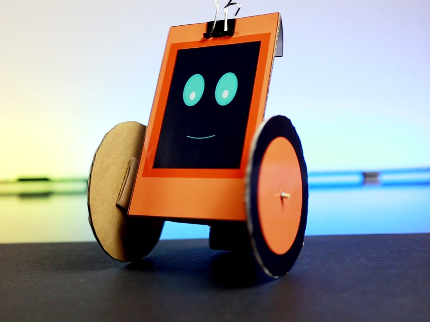 a simple robot from paper and cardboard