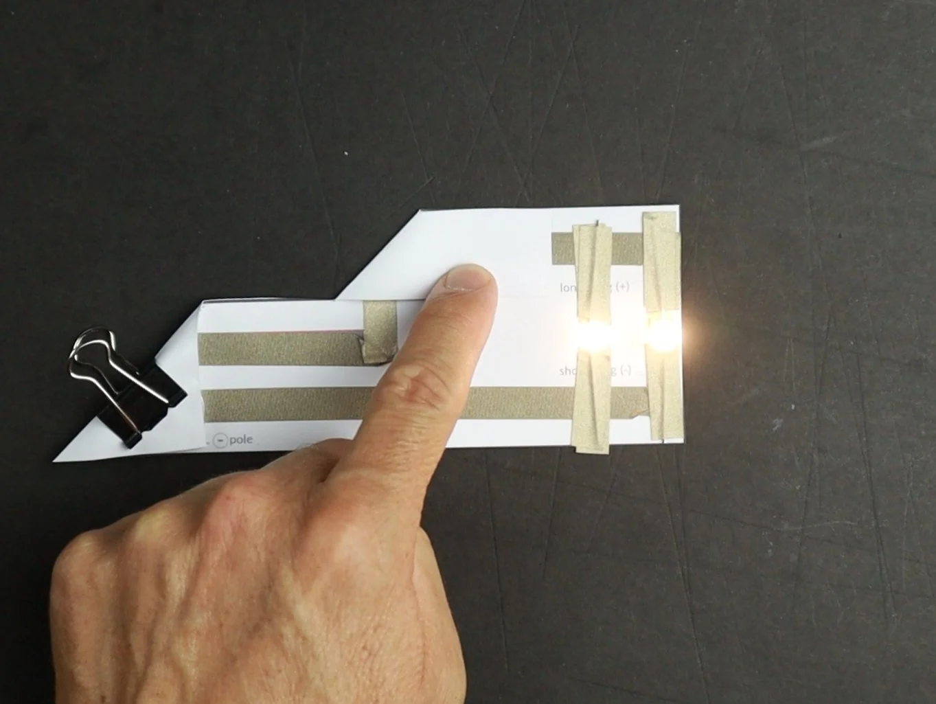 Easy Circuit template with a second track in parallel to light up two LEDs.