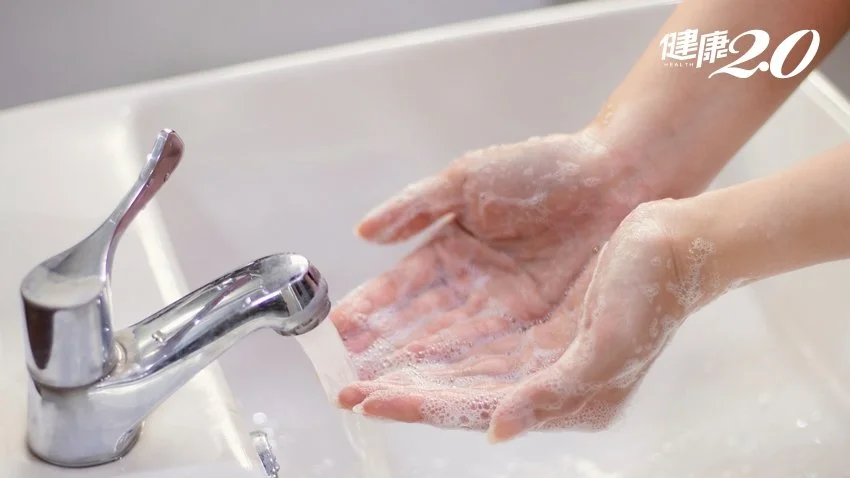 婦癌健康揭密／勤洗手對抗新冠肺炎？小心陷入「環境荷爾蒙」危機！毒物專家授7招遠離塑化劑毒害