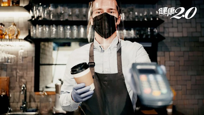 不只咖啡，手搖茶、可可飲都要標示咖啡因和糖量！可分紅黃綠色電子標示