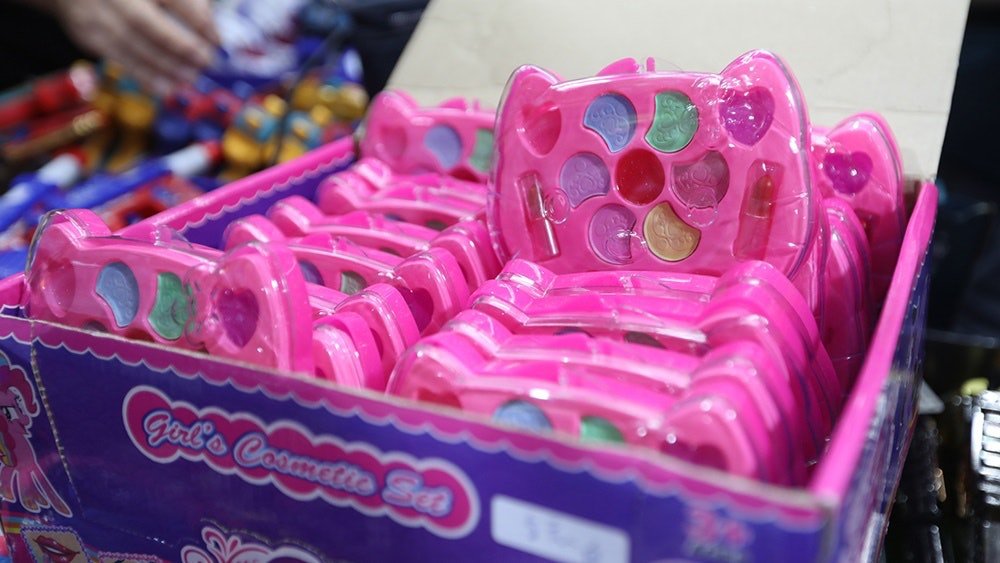 中消協：不存在「食品級」化妝品　兒童彩妝易與玩具混淆？ 