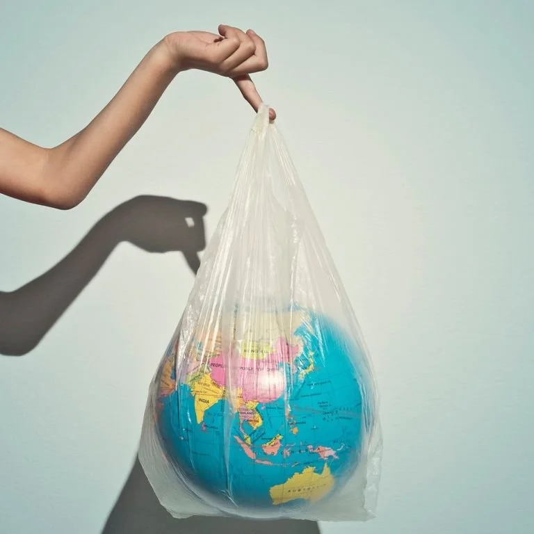 化粧品ビジネスと地球環境保護は共存できる？ “持続可能なプラスチック”を専門家が考察