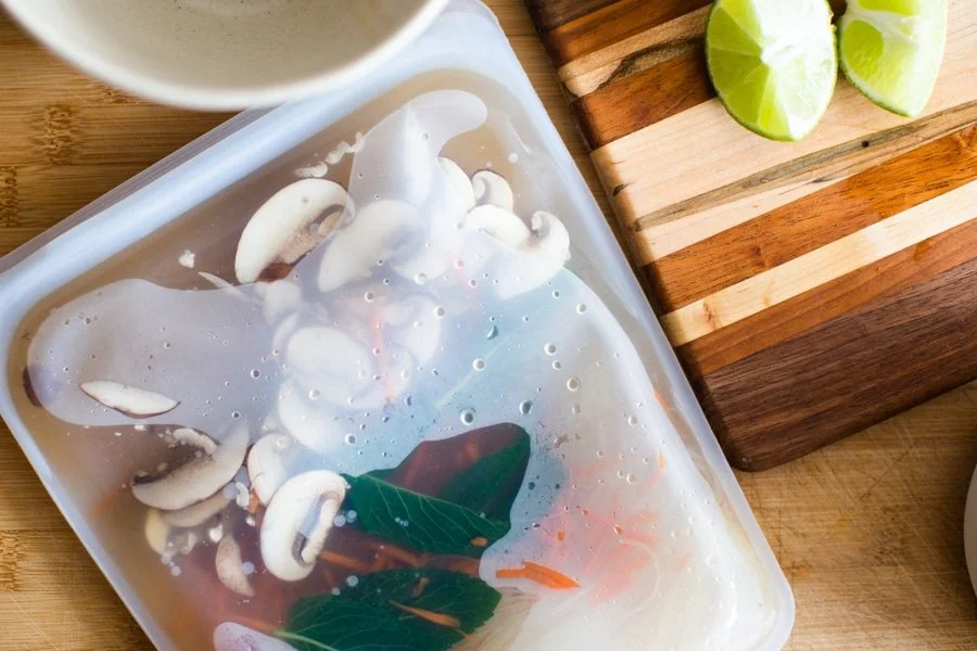 【食安大解析】矽膠密封袋真的耐熱嗎？媽媽煮和保存副食品安全嗎？一次了解矽膠密封袋的材質、耐熱溫度與安全性！