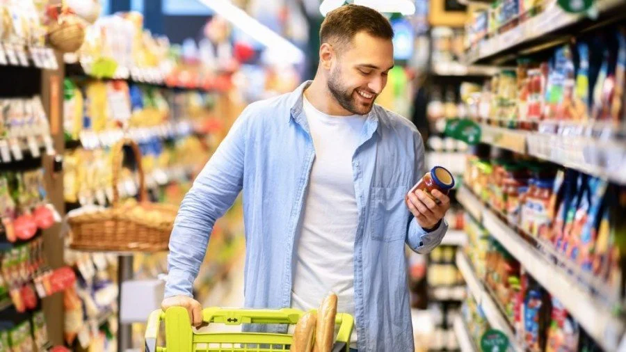 Leer las etiquetas de lo que compramos, una estrategia eficaz para comer mejor