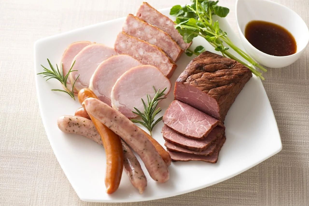 《危険な添加物》血圧、血糖値が高めな人は要注意！最も注意が必要なのは“リン”、知らぬまに大量摂取してる身近な食べ物「加工肉やコンビニのおにぎりが危ない」