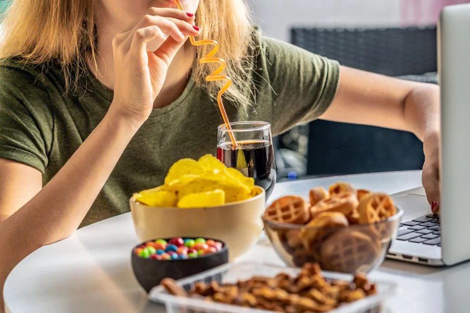 若い大腸がん患者の世界的増加は「ジャンクフード」と関連