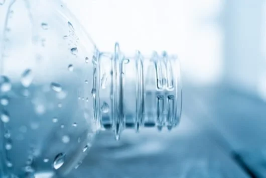 再生プラ包装率、ロレアルとユニリーバは4年で20ポイント増