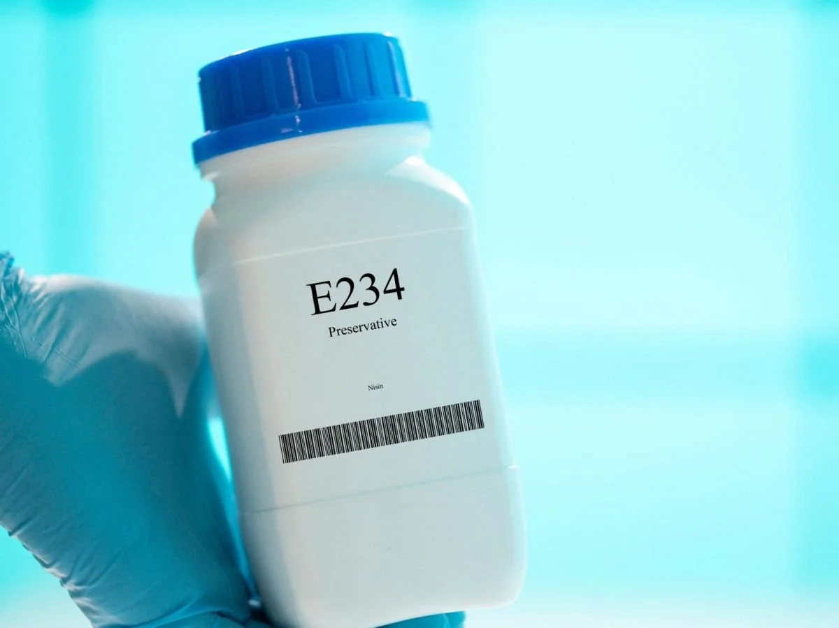 L'E234, un conservateur naturel omniprésent dans nos assiettes, comporte-t-il un risque pour la santé ?