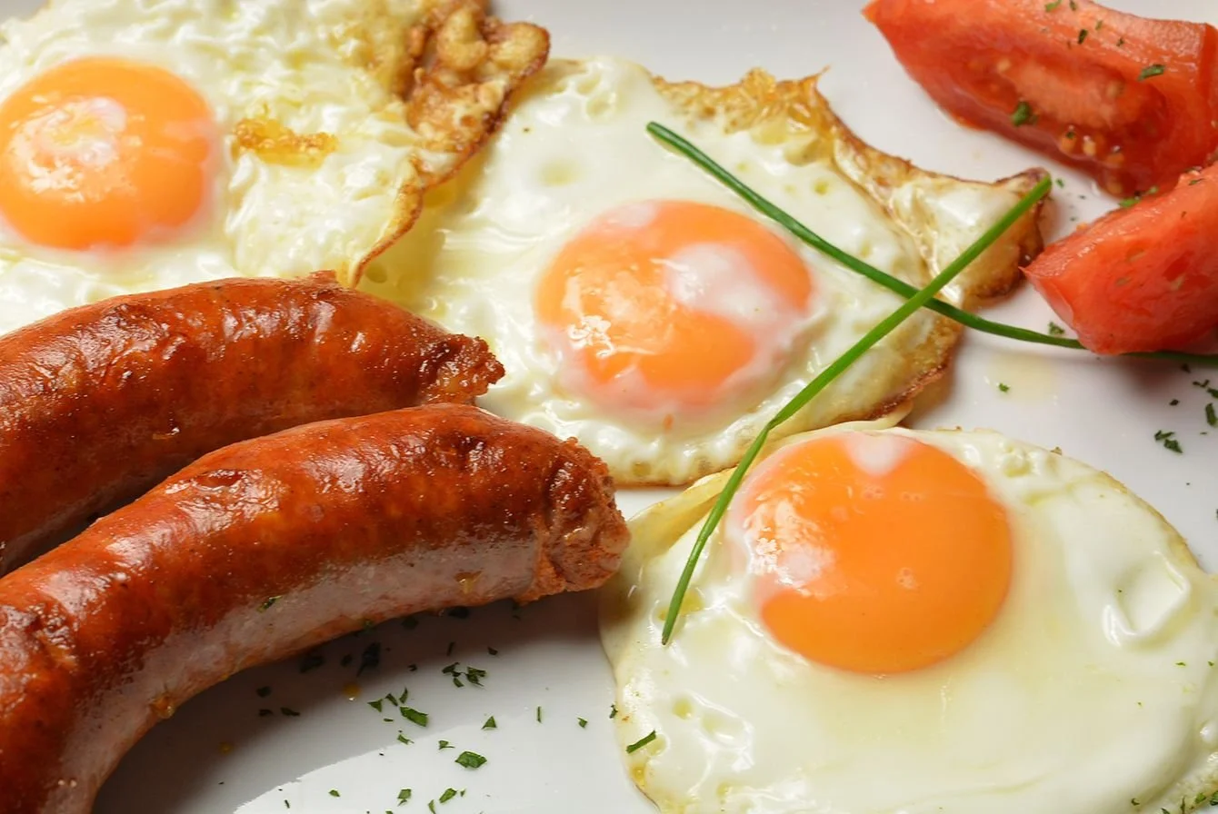 ｢フルーツ､ドレッシング､シリアル｣は×､｢牛肉､ベーコン､バター､卵｣は○…脂肪肝と糖尿病の予防で大事なこと