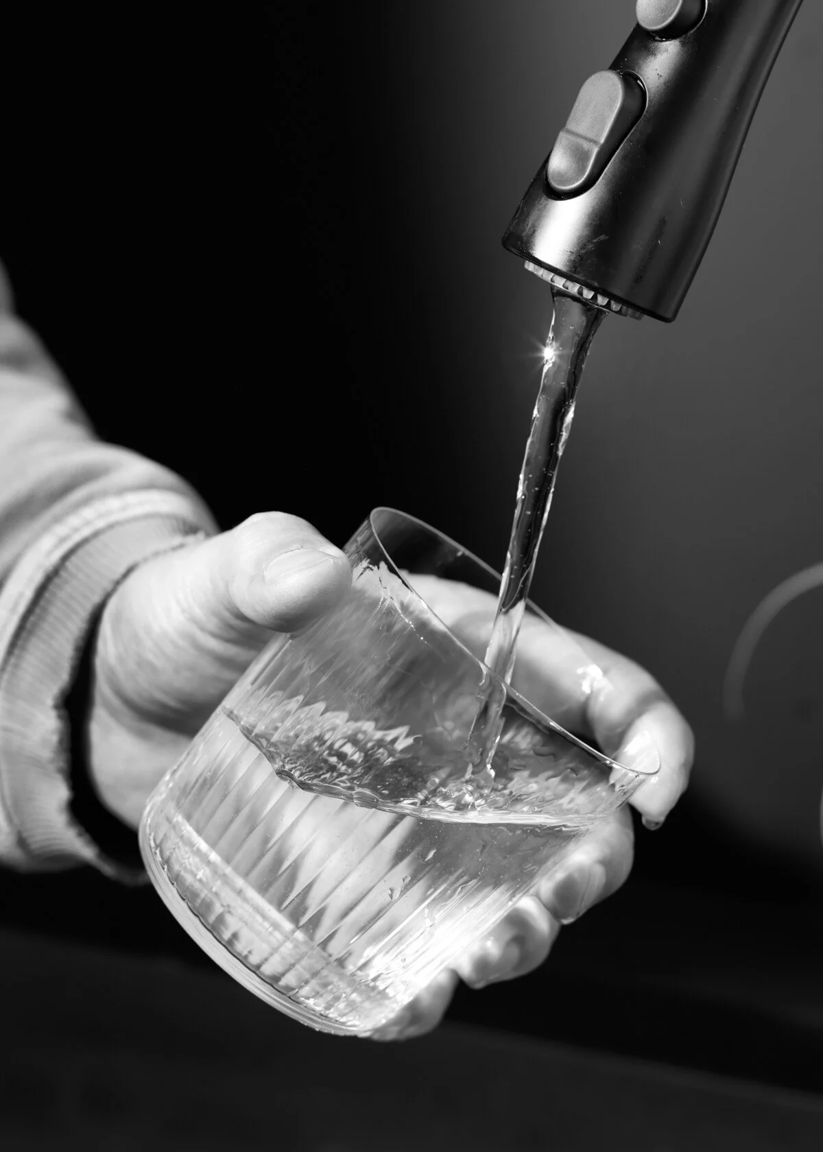 飲み水のPFASに米国初の規制、1億人守る新基準にのしかかる負担