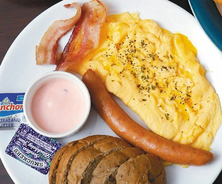 培根vs.香腸都是加工物誰比較健康？營養師曝它「熱量和脂肪都勝出」