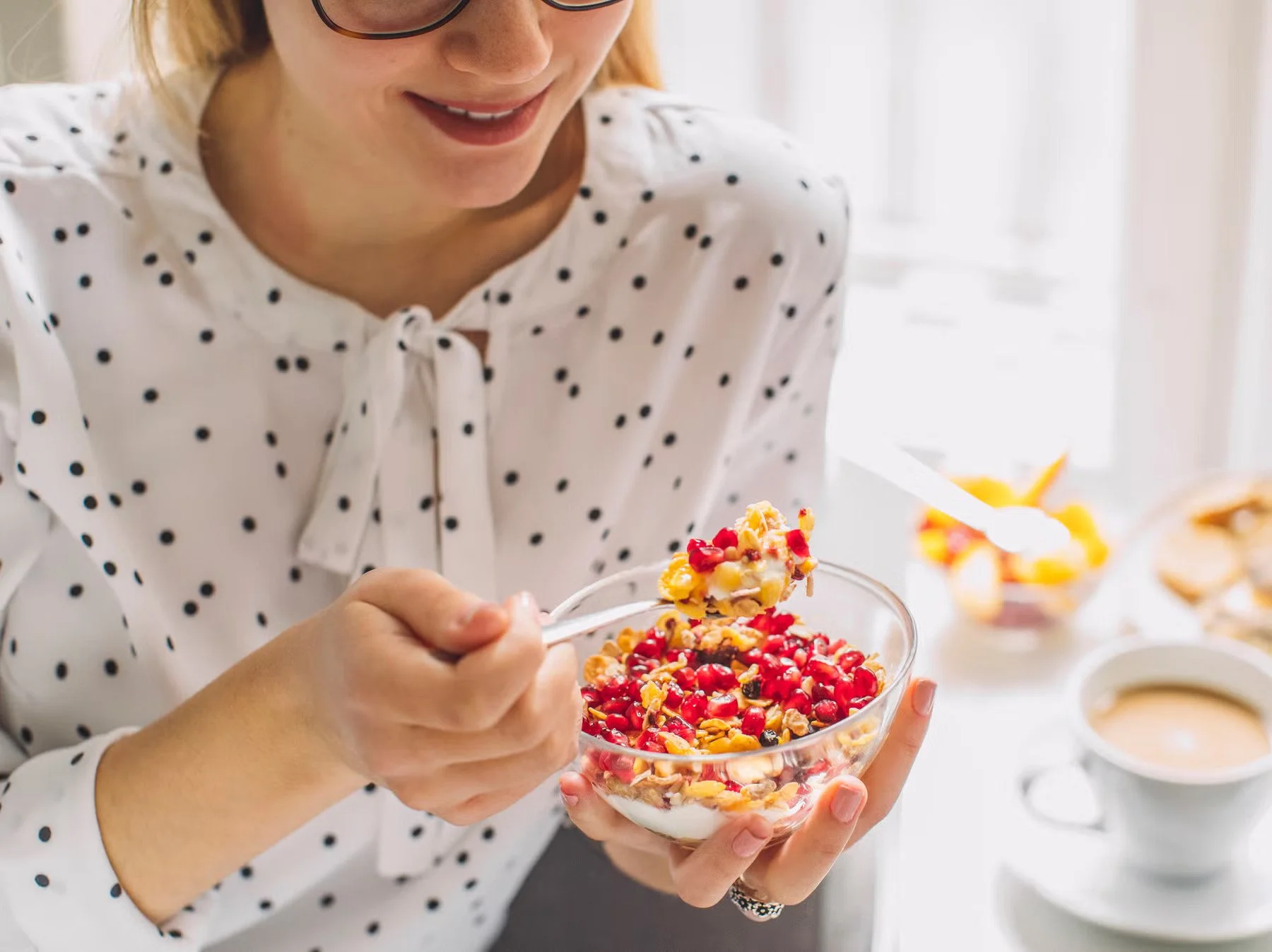 「疲れが取れない」原因は肝臓？ 弱った内臓を修復する“最強の食べ物”12選と、避けるべきNG食品を管理栄養士が解説
