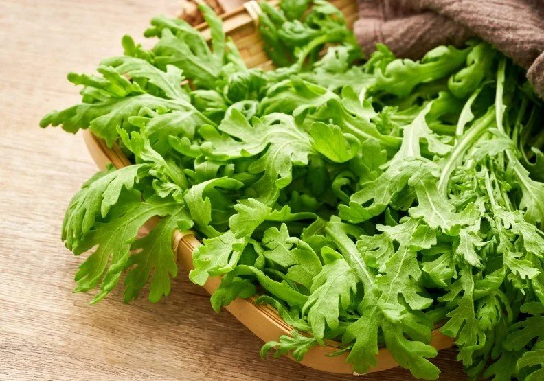 茼蒿是「冬天護眼減肥神菜」！營養師曝３私房食譜：防癌、降血壓、護免疫力