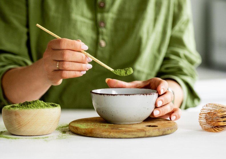 日本研究揭抹茶抗過敏奇效！減50%噴嚏症狀，營養師曝防失智８好處與４禁忌